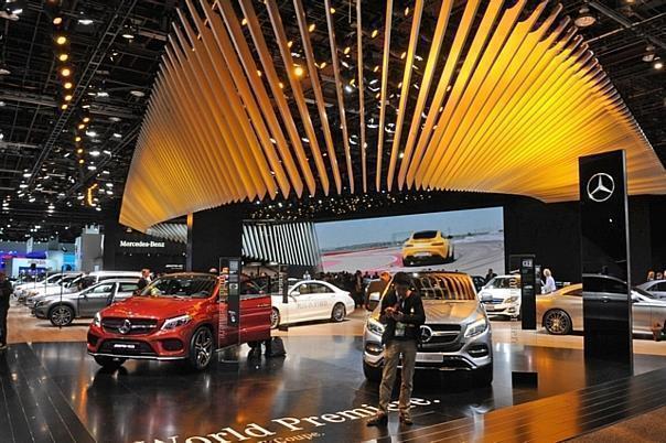 Endlich renovierte Hallen, Glitzer-Karossen jeglicher Art und gute Stimmung kennzeichnen die Detroit Motor Show. Foto: Zbigniew Mazar/dpp-AutoReporter